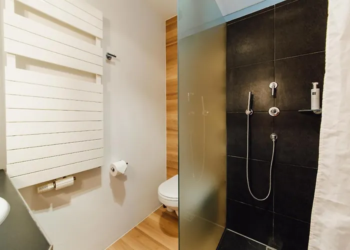 M2 Living No 1 아파트 프레로